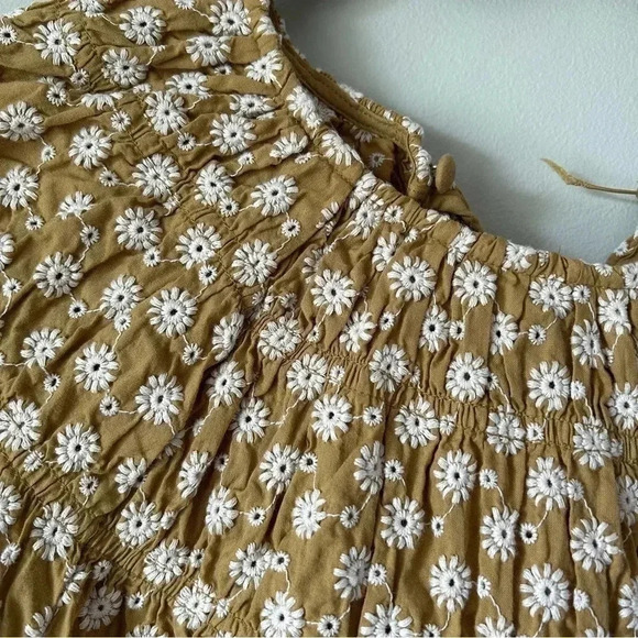 Madewell | Daisy Embroidered  Shirred Puff-Sleeve Top - Picture 6 of 6